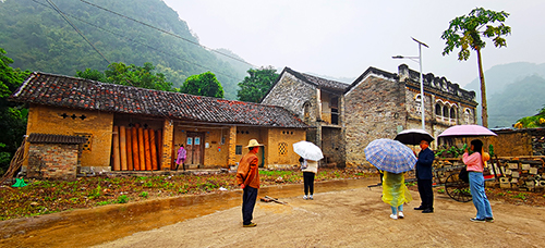 赴崇左市馱盧鎮(zhèn)屯村美麗鄉(xiāng)村建設項目考察
